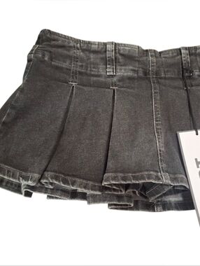 Almost Famous Charcoal Pleated Skort NWT Size M.